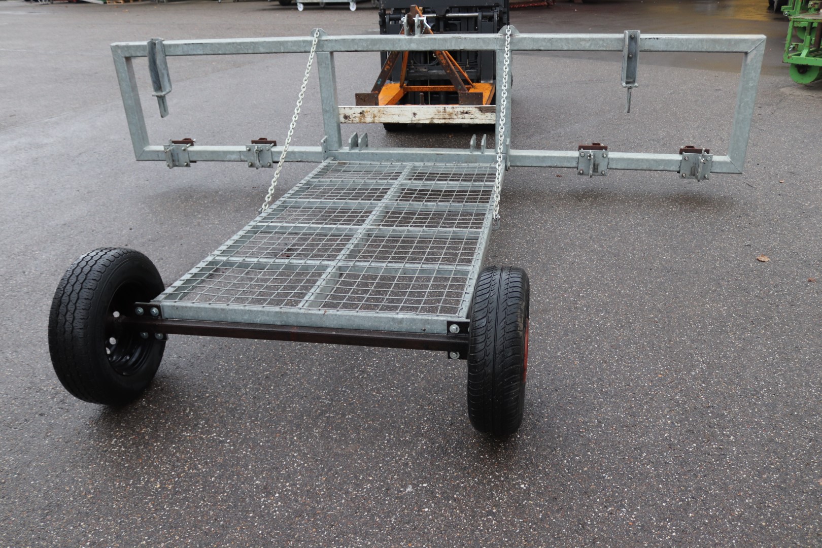 Basrijs Halmec gegalvaniseerd frame voor 2 plantmachines, met wielen