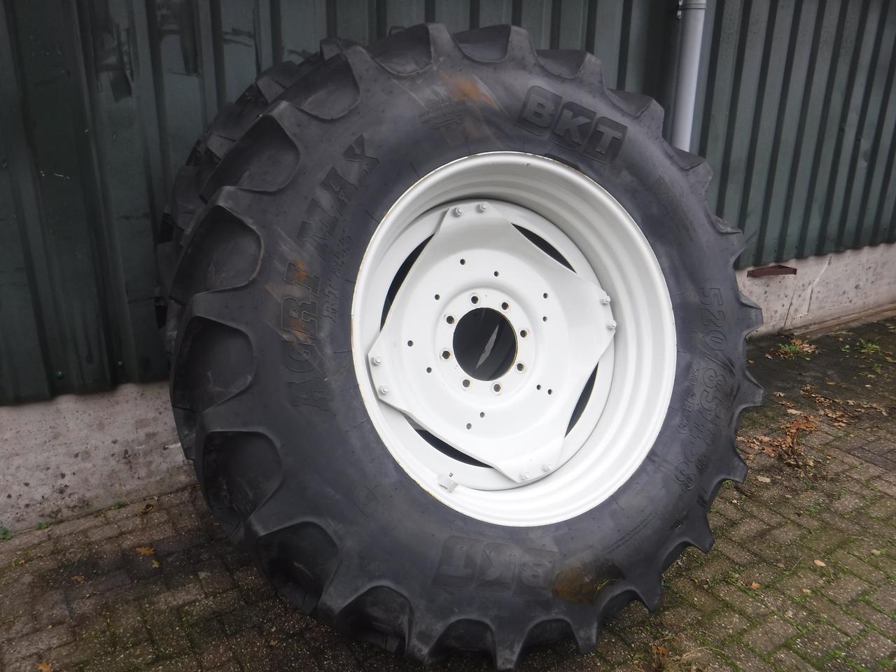 set BKT 520/85R38