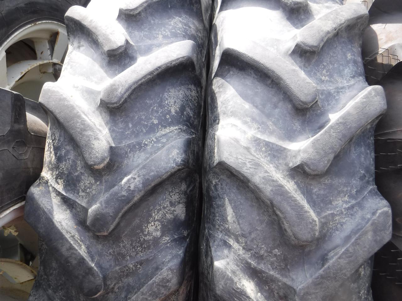 set 270/95R38 op verst velg