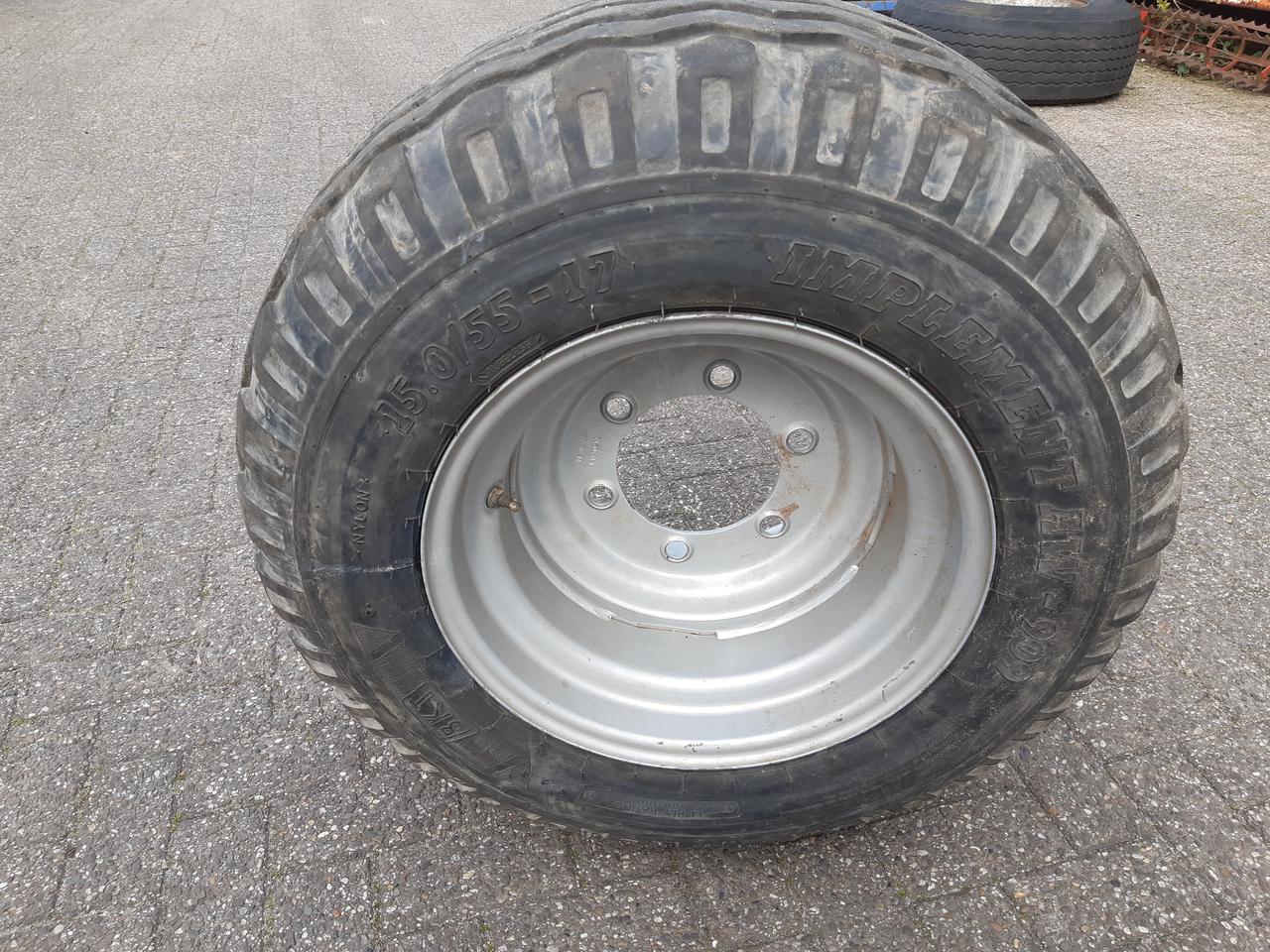 BKT implement aw-909 15.0/55-17