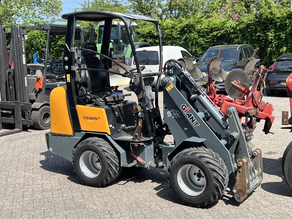 Giant D332ST kniklader