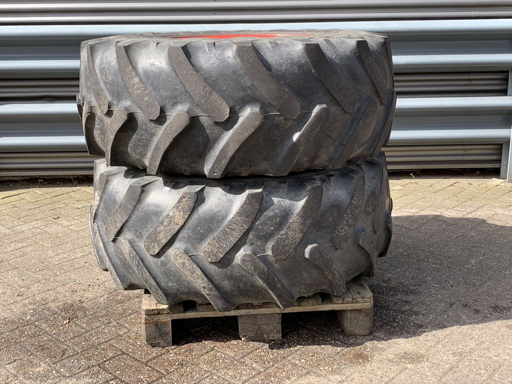 Stel JD wielen 16.9R38 (Stomil)