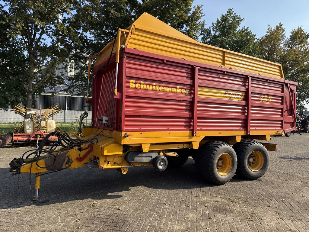 Schuitemaker Rapide 135 opraapwagen