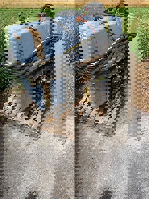 Landbouwspuit met lans