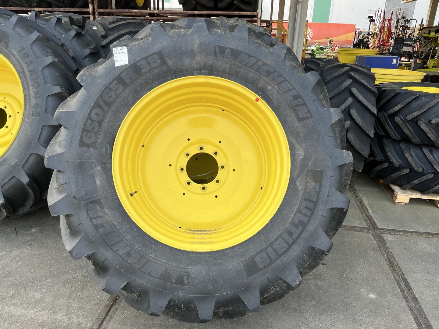 Michelin banden 650/65 R38 op velg (STE) #691723