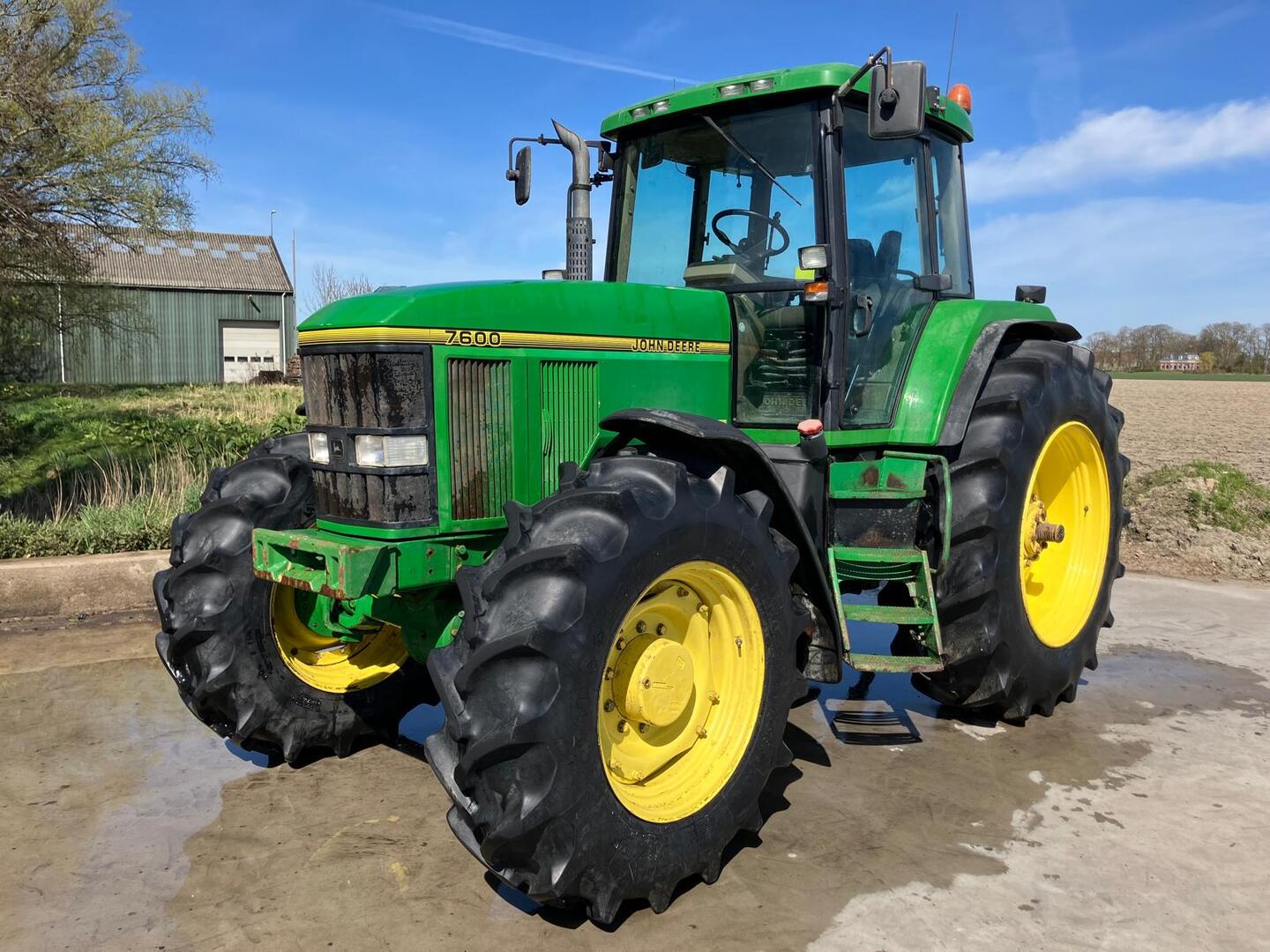 John Deere 7600 (EMA)  #696750